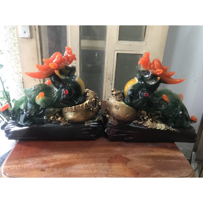Cặp Tỳ Hưu Phong Thủy Hút Tài Lộc Lớn Màu Xanh Đậm Đầu Cam Đậm Đứng Hủ Vàng Bao Tiền To Size Dài 30cm x Cao 26cm x Sâu 13cm Hợp Anh Chị Mệnh Mộc Thủy hỏa trưng phòng khách nhà công ty bàn thờ thần tài đẹp tốt ạ