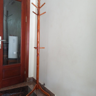 Cây treo quần áo N H home gỗ thân nhỏ màu nâu 