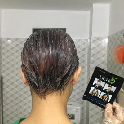 Dầu gội nhuộm tóc Lich5 màu nâu đen - Lên màu tự nhiên - Sử dụng đơn giản, tiện lợi, mùi dễ chịu - Tặng bộ kit tự nhuộm tại nhà