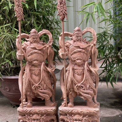 Tượng quan công quanh tay đứng trên đầu hổ phù kt cao 70