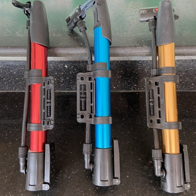 Bơm xe đạp, xe máy gắn khung tiện lợi, dễ sử dụng