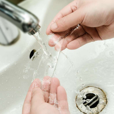 Băng keo tái sử dụng đa năng 2 mặt siêu dính các dụng cụ trong nhà