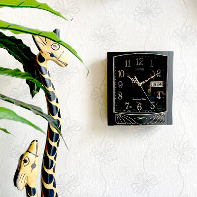 Đồng hồ treo tường Nhật Bản Rhythm CFH104NR02-  Kt 28.0 x 31.5 x 6.8cm, 1.44kg 