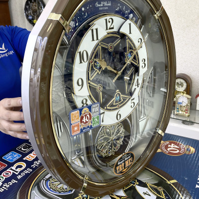 Đồng hồ treo tường Nhật Bản Rhythm Magic Motion 4MH450WU06 – Kt 40.5 x 47.0 x 10.5cm. Dùng Pin.