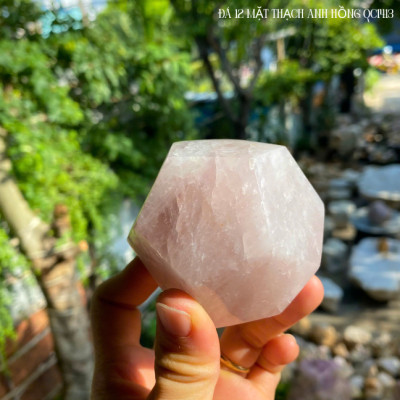 Đá 12 mặt thạch anh hồng NHASAN QC1413 Biểu tượng của tình yêu và sức khỏe - nặng 380gr, đường kính 7.2cm
