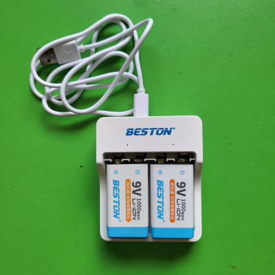 Bộ sạc pin 9V BESTON M7023L kèm 2 pin vuông sạc dung lượng cao 1000mAh - Sạc nhanh, tự ngắt khi đầy, đèn báo thông minh dùng cho micro, đồng hồ vạn năng, đồ chơi - Hàng nhập khẩu