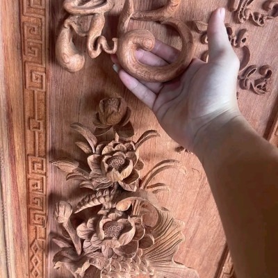 Cặp tranh lý ngư vọng nguyệt bằng gỗ hương đá đục kênh bong sắc nét đẹp long lanh kt 135×47×7cm