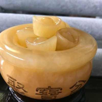 Bát Tụ Bảo Thố Tụ Tài Đá Ngọc Hoàng Long Vàng 10cm gồm 10 viên thỏi vàng có ý nghĩa trong việc tăng tài vận mệnh KIM,THỔ,THUỶ ạ