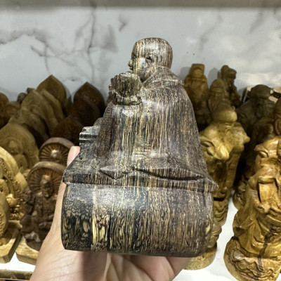 Tượng phật Di Lặc phong thủy gỗ trầm hương sánh chìm để bàn làm việc, taplo xe ô tô, xe hơi