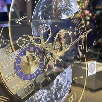 Đồng hồ Nhật Bản Rhythm Magic Motion 4MH879WU06 – Kt 41.8 × 50.6 × 14 cm, 4.10kg, Vỏ gỗ sơn mài, sử dụng PIN.