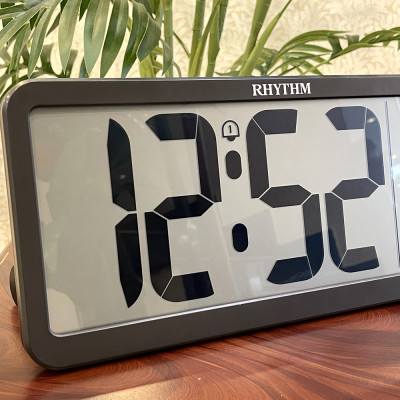 Đồng hồ Rhythm LCW017BR02- Kt 35.6 x 16.0 x 2.6cm, 638g. Vỏ nhựa. Dùng Pin.