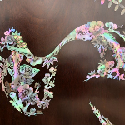 Tranh treo tường gỗ gụ kết hợp khảm ốc đỏ kt 81×81×4.5cm