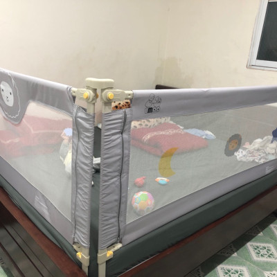 Bộ 02 thanh chắn/ chặn giường 1m8 và 2m UMOO Bản Nâng Cấp 2021, trượt 01 bên tiện lợi khi sử dụng