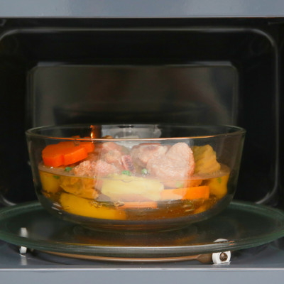 Lò vi sóng Panasonic NN-ST25JWYUE - Dung tích 20L, Công suất 800W, Đa dạng chức năng: hâm, nấu, rã đông, 9 thực đơn tự động, Bảng điều khiển điện tử tiếng Việt - Hàng chính hãng - Bảo Hành Chính Hãng 12 tháng