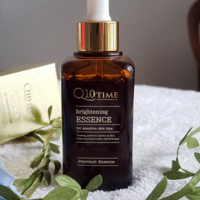 Q10 TIME Bringhtening Essence - Tinh chất trẻ hoá tái sinh da
