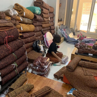 Đệm Lót Ghế Văn Phòng , Ghế Làm Việc Hạt Gỗ Cẩm Lai ( hình thật )