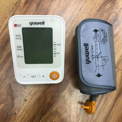 Máy đo huyết áp bắp tay Yuwell YE650D đọc kết quả bằng giọng nói