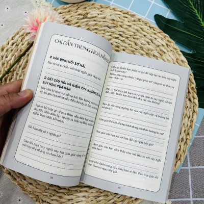 Sách Overthinking: Loại Bỏ Bệnh Lo Âu Và Suy Nghĩ Quá Nhiều