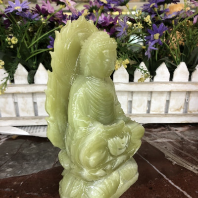 Tượng Phật Thích ca ngồi đài sen có hào quang đá ngọc