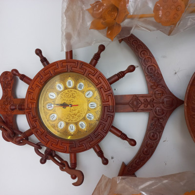 Đồng hồ mỏ leo treo tường bằng gỗ hương kt 85×60×10cm