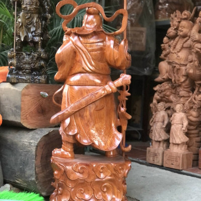 Tượng quan công cầm đao trấn ải đứng trên đầu hổ phù kt cao 70×26×16cm