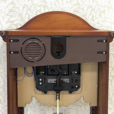 Đồng hồ treo tường RHYTHM SIP (Sound In Place) Wall Clocks CMJ524NR06 (Kích thước 28.5 x 59.0 x 12.0cm), Vỏ màu Nâu