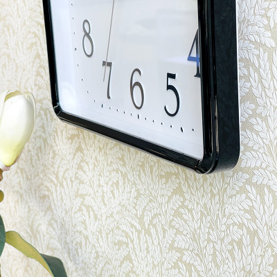 Đồng hồ treo tường Nhật Bản Rhythm CMG597NR02- Kt 25.2 x 25.2 x 4.3cm, 500g Vỏ nhựa. Dùng Pin.