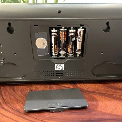 Đồng hồ Rhythm LCW017BR02- Kt 35.6 x 16.0 x 2.6cm, 638g. Vỏ nhựa. Dùng Pin.