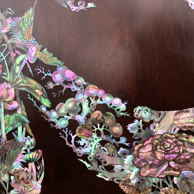 Tranh treo tường gỗ gụ kết hợp khảm ốc đỏ kt 81×81×4.5cm