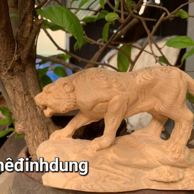 Tượng con hổ phong thủy bằng gỗ ngọc am thơm nức kt 20x10x7cm