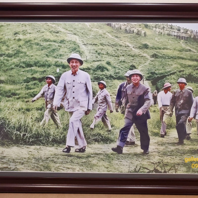 Ảnh màu gốc Chủ tịch HỒ CHÍ MINH và Đại tướng VÕ NGUYÊN GIÁP thăm đơn vị bộ đội 1957 