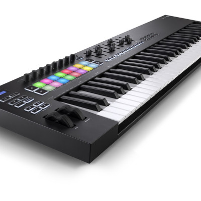 Bàn Chơi Nhạc Điện Tử Midi Controller Novation Launchkey 61 MK3, tích hợp phím rgb, hỗ trợ chơi nhạc với Ableton live, phiên bản mới 2020 - Hàng chính hãng