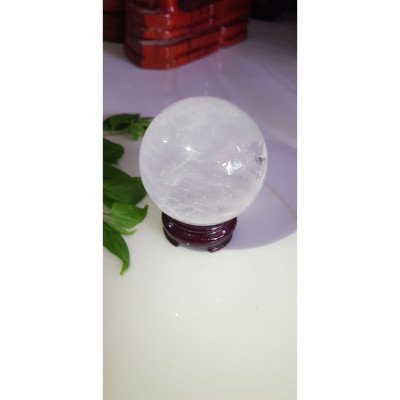 Trái Bi Phong Thủy May Mắn Thạch Anh Trắng Trong tự nhiên Mới bóng đẹp đế gỗ Size 8,5cm x cao 10cm hợp anh chị mệnh Kim mệnh Thủy đặt ngay bàn làm việc, nhà, công ty ạ