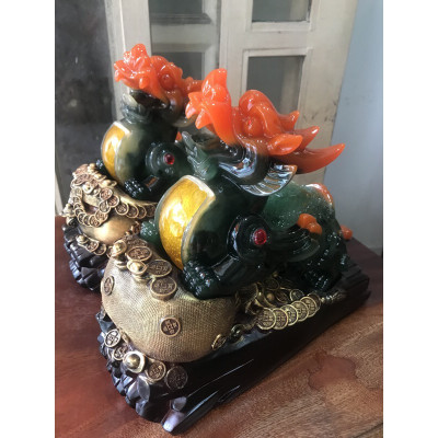 Cặp Tỳ Hưu Phong Thủy Hút Tài Lộc Lớn Màu Xanh Đậm Đầu Cam Đậm Đứng Hủ Vàng Bao Tiền To Size Dài 30cm x Cao 26cm x Sâu 13cm Hợp Anh Chị Mệnh Mộc Thủy hỏa trưng phòng khách nhà công ty bàn thờ thần tài đẹp tốt ạ