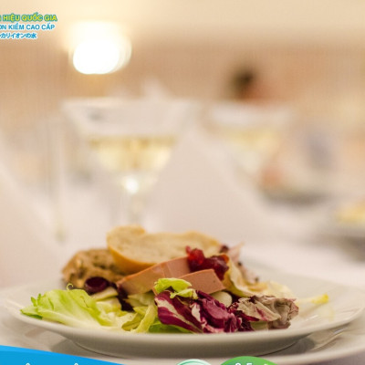 Nước uống kiềm ionLife dung tích 1.25L thùng 12 chai chứa vi khoáng tự nhiên, công nghệ Nhật Bản