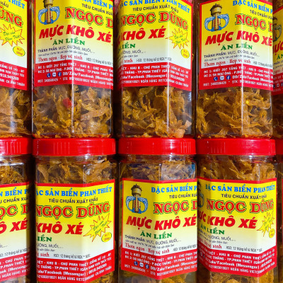 Mực khô xé sợi hộp 200 gram đã chế biến ăn liền ngon ơi là ngon của shop Đặc Sản Biển Phan Thiết NGỌC DŨNG. Hạn sử dụng 12 tháng kể từ ngày đặt hàng