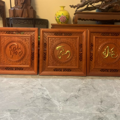 Tranh treo tường chữ phúc bằng gỗ hương đỏ 55×55×3.5cm