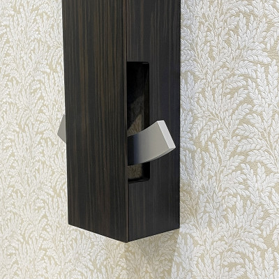 Đồng hồ Rhythm CMJ598UR02- Kt 23.5 x 58.0 x 8.5cm, 1.31kg. Vỏ gỗ, dùng PIN.