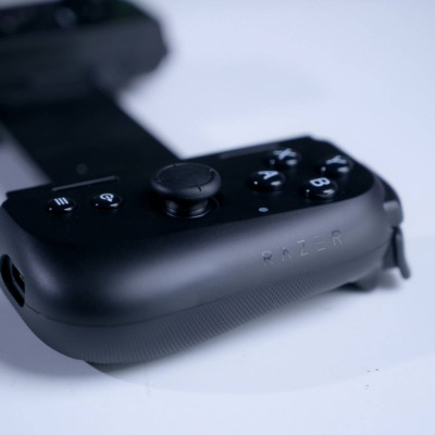 [Mới, hàng chính hãng] Tay cầm điện thoại Razer Kishi V2-Gaming Controller for Android