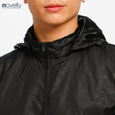 Áo jacket nam in chìm nón rời Novelty màu đen 2203242