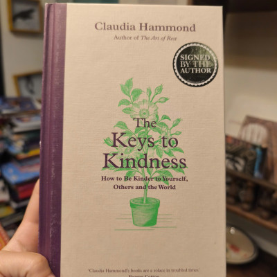 Sách - The Keys to Kindness by Claudia Hammond | Nonfiction English Self-help Book | Sách ngoại văn