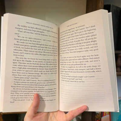 Sách - Twenty Thousand Leagues Under The Sea by Jules Verne/ Tiểu thuyết tiếng Anh/ Fiction