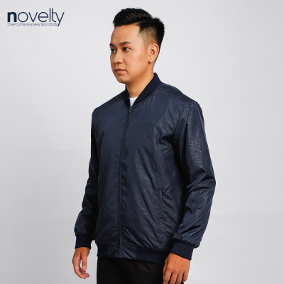 Áo jacket nam không nón họa tiết in chìm kháng nước Novelty xanh đen 2203372