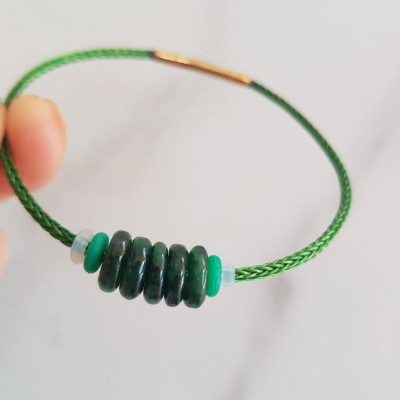 Vòng tay phong thủy nữ charm kiểu 5 đồng tiền Xanh Đậm dây xanh may mắn  Đá cẩm thạch tự nhiên xanh đậm đẹp phối dây màu xan có khoen chắc chắn  Hợp nữ mệnh thủy mộc hỏa ạ