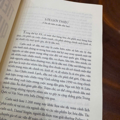 (Tác phẩm đoạt giải Pulitzer) DẦU MỎ, TIỀN BẠC VÀ  QUYỀN LỰC (Bìa cứng) – Daniel Yergin – Omega Plus – NXB Thế Giới