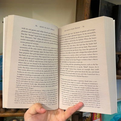 Sách - God Is Not Great: How Religion Poisons Everything - Christopher Hitchens | English Nonfiction