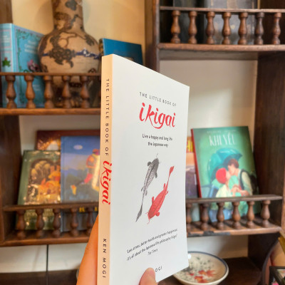 Sách - The Little Book of Ikigai: Live a happy and long life the Japanese way by Ken Mogi