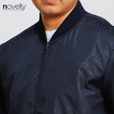 Áo jacket nam không nón họa tiết in chìm kháng nước Novelty xanh đen 2203372