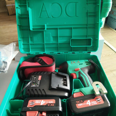 Máy siết buloong dùng pin DCA ADPB16E