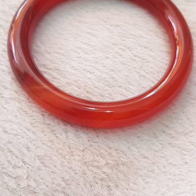 Vòng mã não đỏ Đậm vân ni 58mm x chột 9,2mm Nữ mệnh hỏa mệnh thổ màu đỏ đậm vân là màu chiến thắng Nặng 55kg - 65kg đeo đẹp ạ